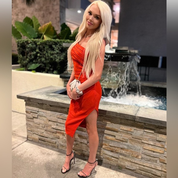 Lavish Alice asymmetric pleated midi dress coral red - Picture 4 of 4